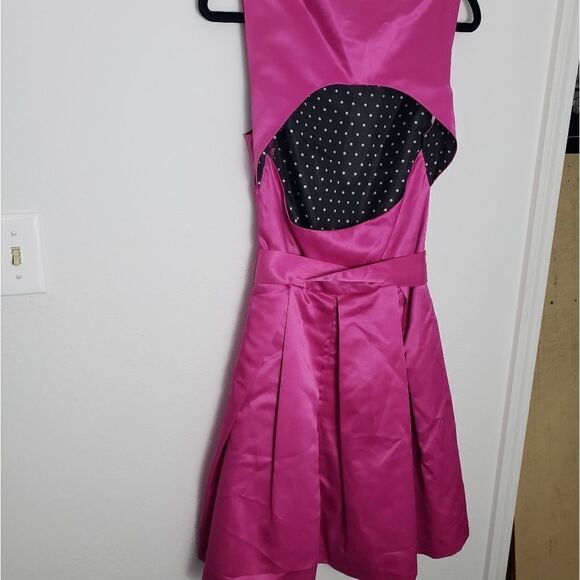 Fit and flare hot pink satin dress - Picture 3 of 3